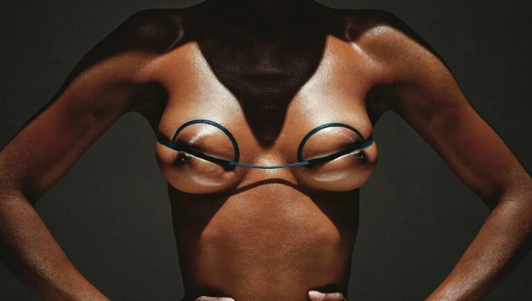 Allier yoga de force et vélo en salle sans s’épuiser