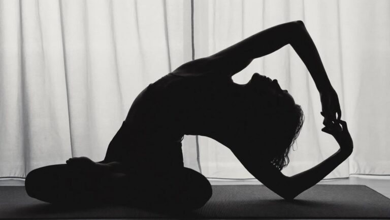 Cycling et yoga en synergie : un programme hebdomadaire qui tient