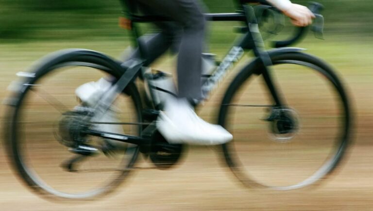 Cycling indoor ou cardio classique : qui forge mieux l’endurance ?