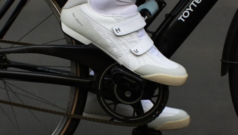 Respirer pour tenir la pose: techniques clés du yoga de force