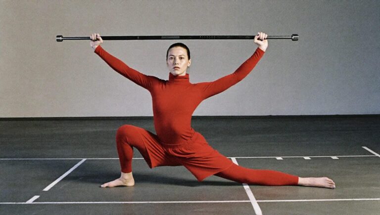 Yoga de force : bâtir un corps tonique sans machines